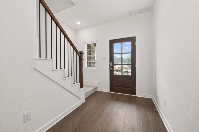 Building Photo - 32415 Sunbeam Dr