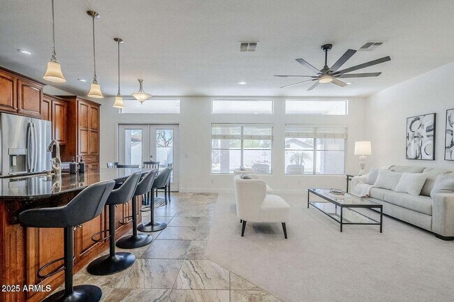 Foto del edificio - 1001 N Quail Ln