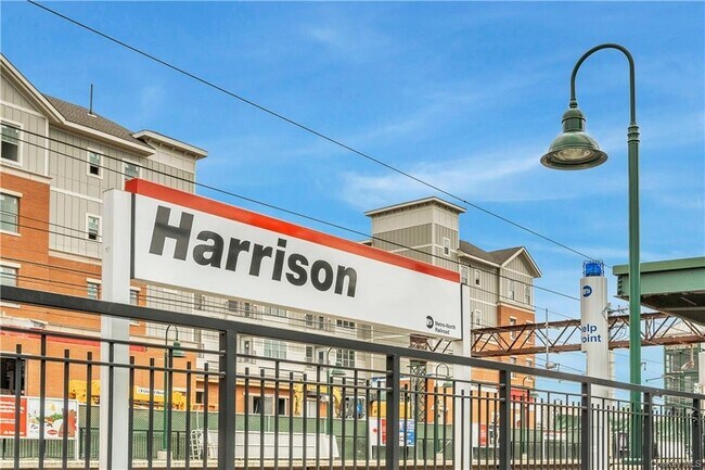 Building Photo - 3 Bedroom  2.5 bath Townhouse style  in Ha...