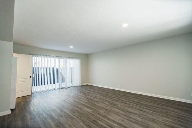 Foto del interior - 18404 Vincennes Street