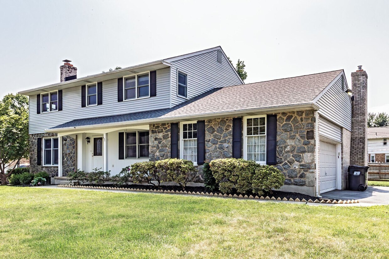 Photo - 2412 Manet Rd.