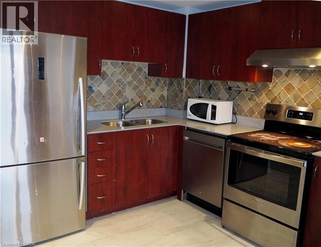 Building Photo - 6720 Glen Erin Dr