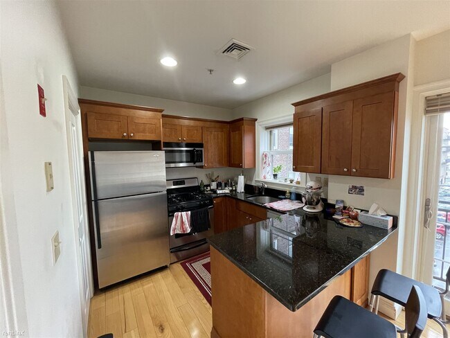 Building Photo - 1 br, 1 bath Condo - 126 Jersey St Unit 302