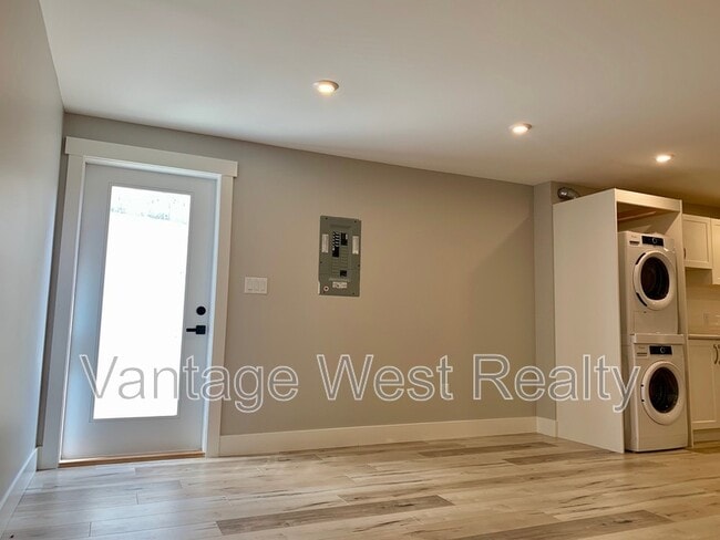 Building Photo - 1310-1310 Mine Hill Dr