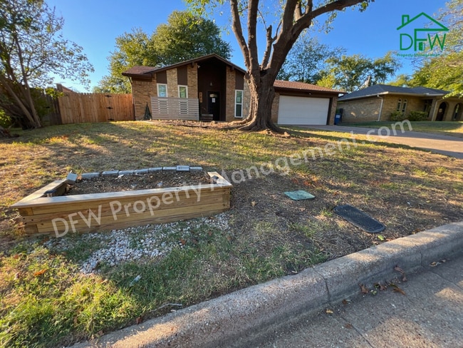 Building Photo - 502 Dickey Dr