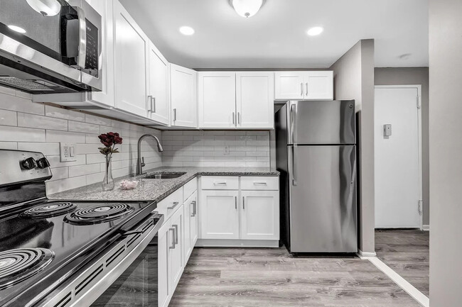 Stainless Steel Appliances - Eastwood Terrace