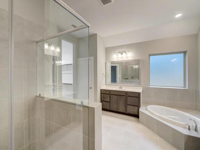 Foto del edificio - 5831 Turquoise Hl Ln