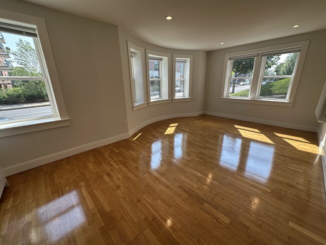 Building Photo - 119 Highland Ave
