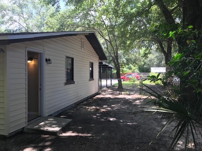 Building Photo - 507 Fir Ave