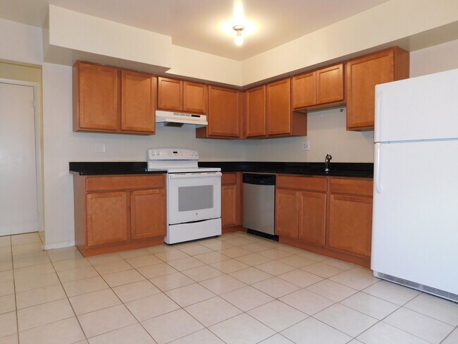 Foto del edificio - Awesome 4 bedroom Split Level home in Beth...