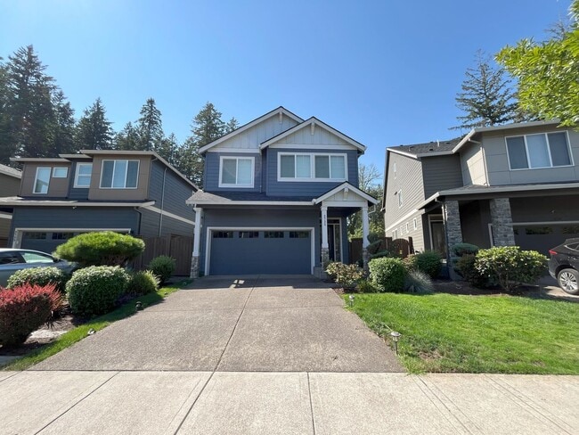 Building Photo - Expansive 3-Bedroom, 3-Bathroom Home with ...