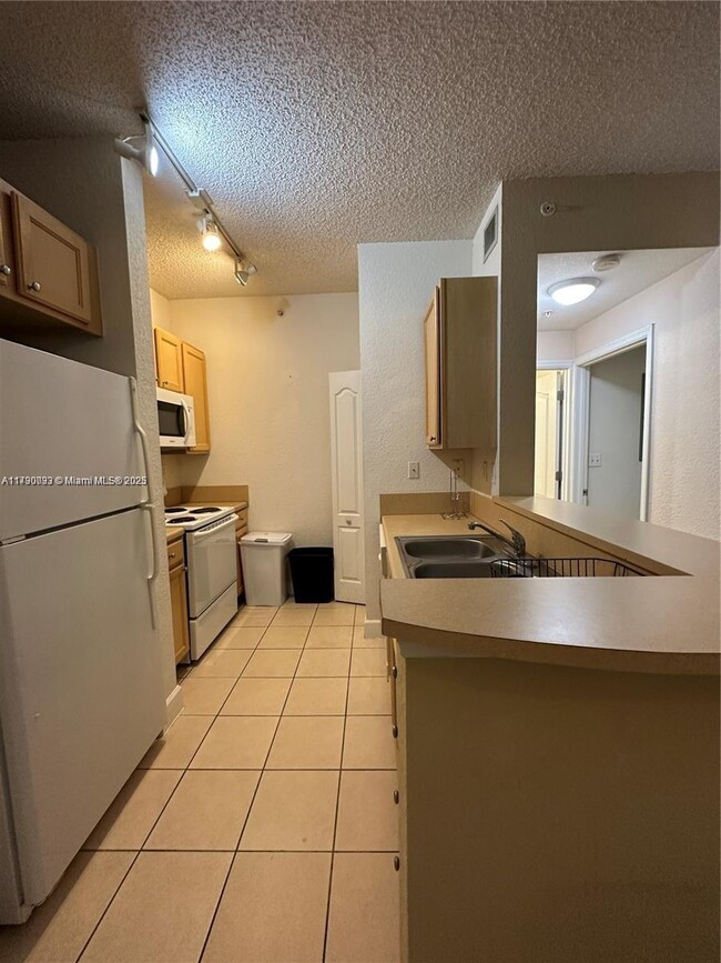 Building Photo - 6001 SW 70th St