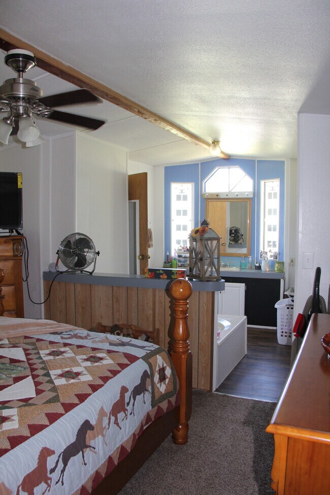 Foto del edificio - 5588 Lake Buffum Rd