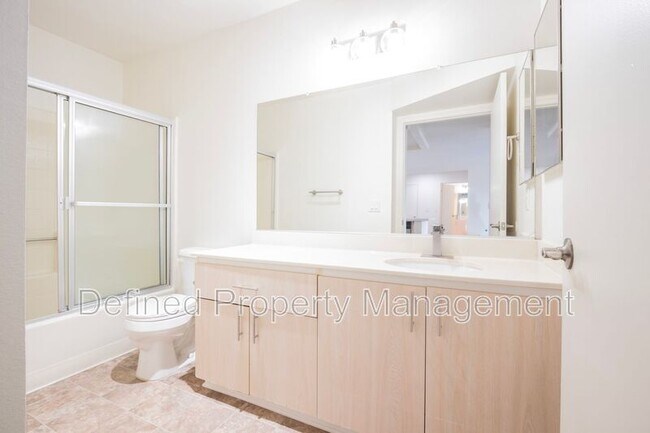 Foto del edificio - 10020 Zelzah Ave