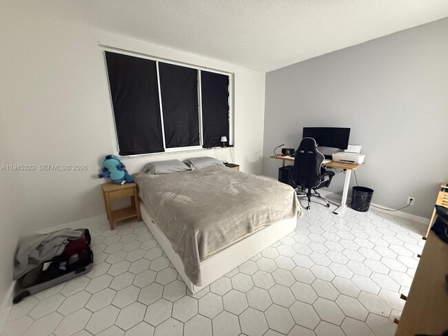 Foto del edificio - 4200 Hillcrest Dr