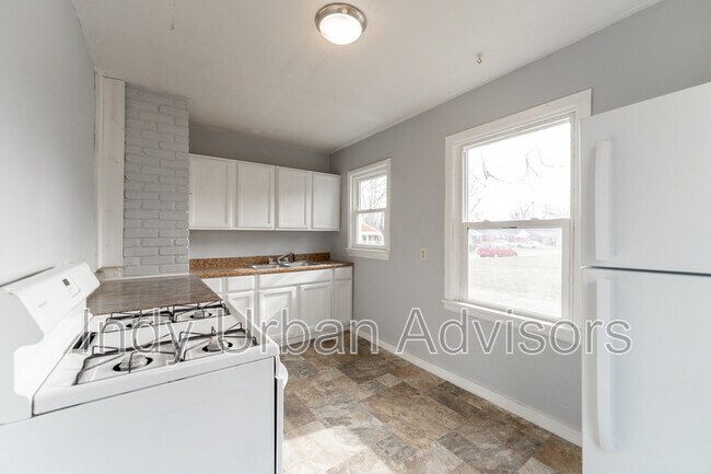 Building Photo - 1842 N Holmes Ave