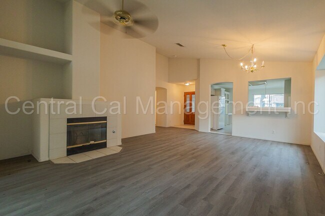 Foto del edificio - 3 Bedroom/2 Bath Home in RiverLakes - $225...