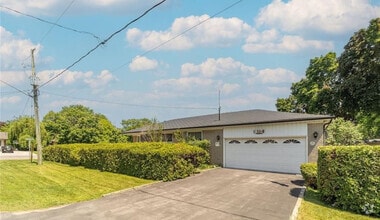 Building Photo - 1284 Warwick Av