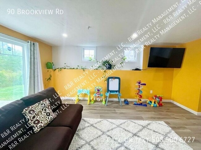 Building Photo - 90 Brookview Rd