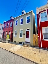 Building Photo - 407 E Strawberry St