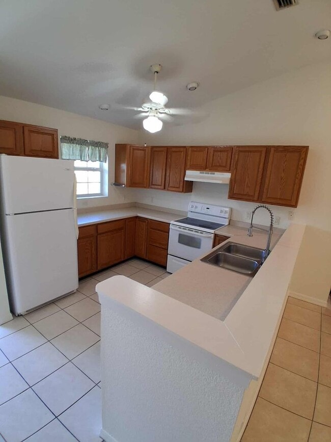 Building Photo - 27121 Partin Dr