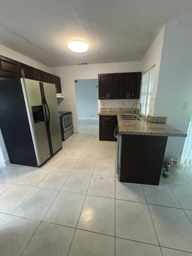 Foto del edificio - 3296 NW 41st St