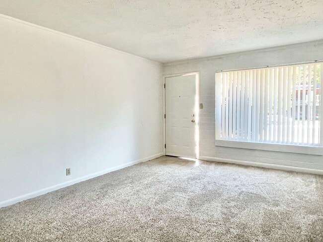 Building Photo - 370 E 200 N