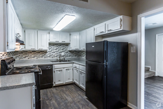 2 BR, 1.5 BA - 1300 SF - Kitchen - Emerald Pointe