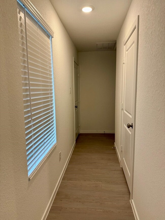 Building Photo - 10914 Silver Canoe Dr