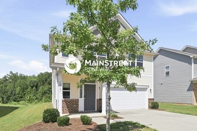 Foto del edificio - 3 Bedroom Pet-Friendly Home in Charlotte, NC with Main Street Renewal