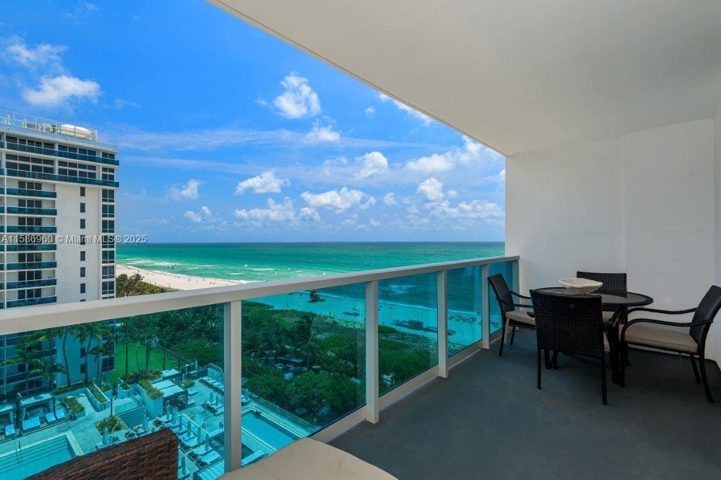 Primary Photo - 2301 Collins Ave