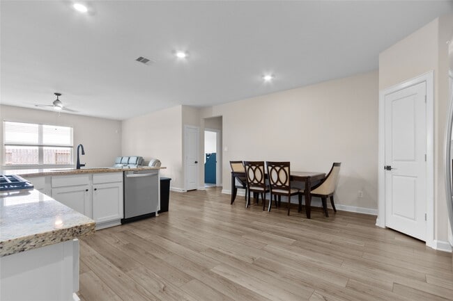 Building Photo - 3009 Floating Barque Dr