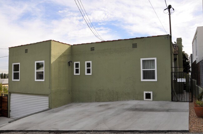 Building Photo - 3335 Rowena Ave