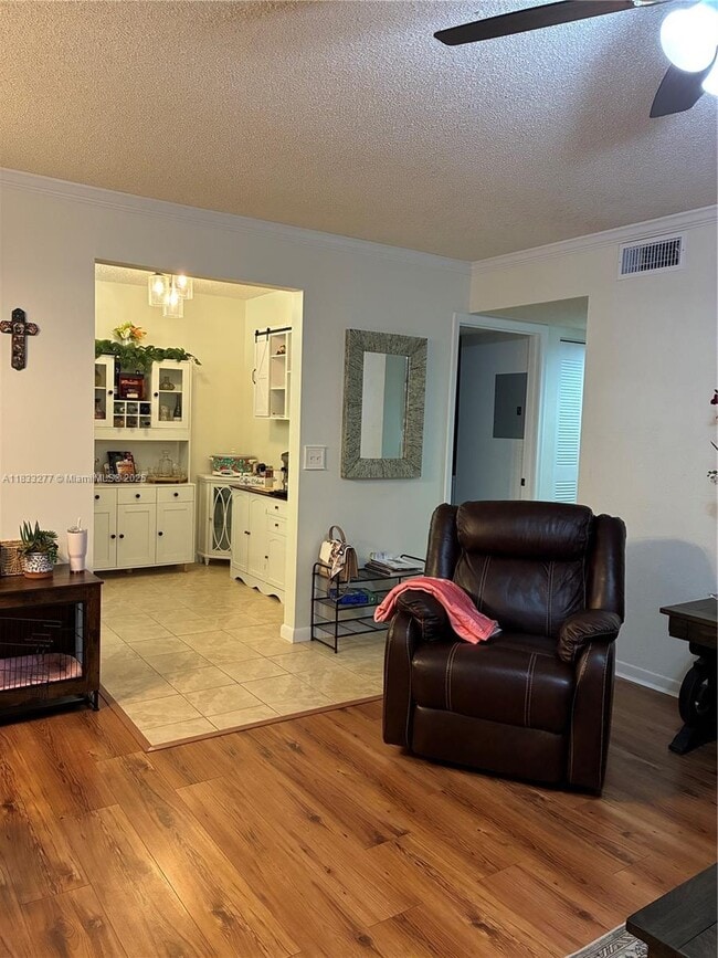 Building Photo - 2025 SW Silver Pine Way