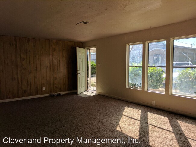 Building Photo - 3 br, 1.5 bath Apartment - 5028 Rohde Rd #2