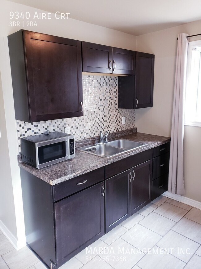 Photo du bâtiment - SPACIOUS & UPDATED 3BED/1BATH HOUSE IN EAS...