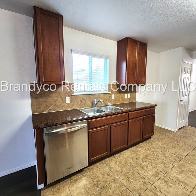 Building Photo - 411 Taurus Dr