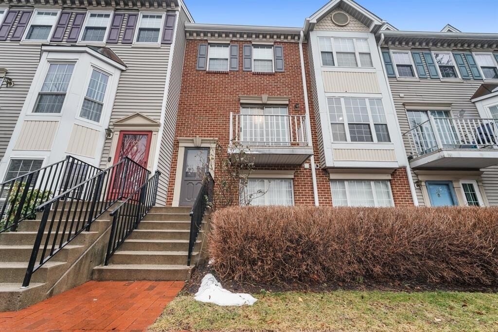 Primary Photo - 21 Alder St