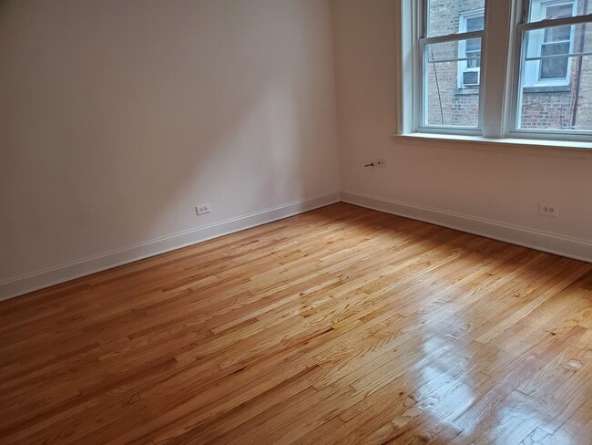 Photo - 2331 W Arthur Ave (Chicago, IL) Apartment