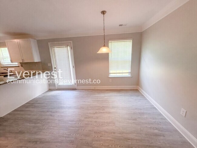 Building Photo - 3 Bed/2.5 Bath Home with Garage / Pet-Friendly / Coming Soon!