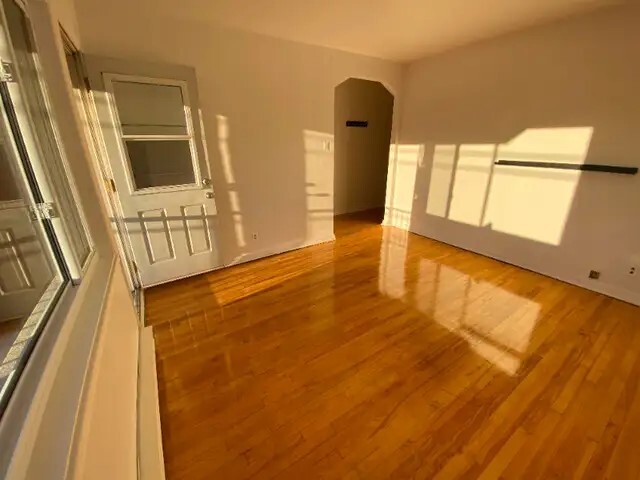Building Photo - 900 Av 8E