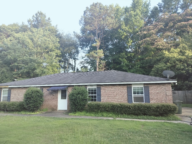 Building Photo - 906 E Magnolia Ave
