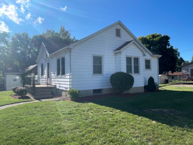 Building Photo - 112 E Main St