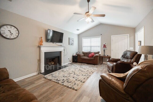 Building Photo - 141 Birch Valley Dr