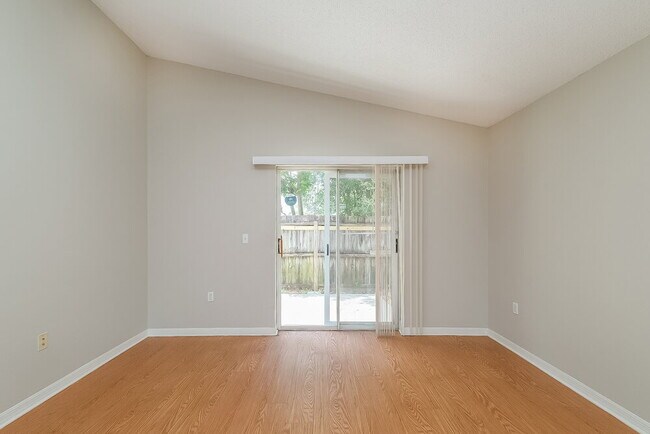 Foto del edificio - 7924 Chadwick Dr