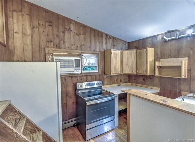 Building Photo - 38 Hawleyville Rd