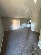 Building Photo - 833 Applewood Ln