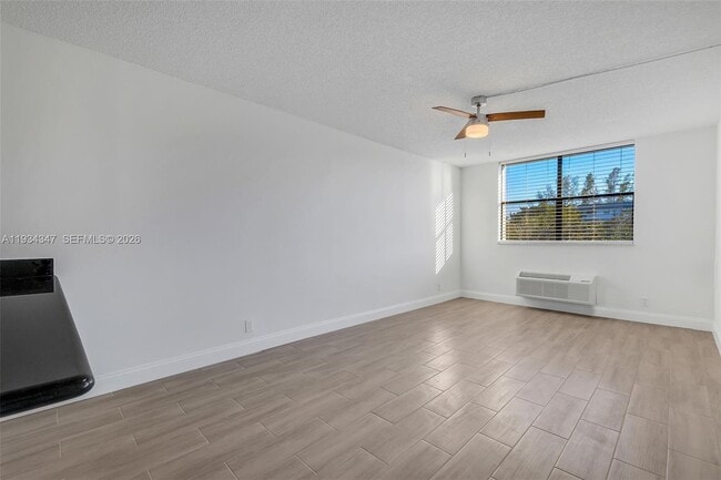 Foto del edificio - 2501 Riverside Dr