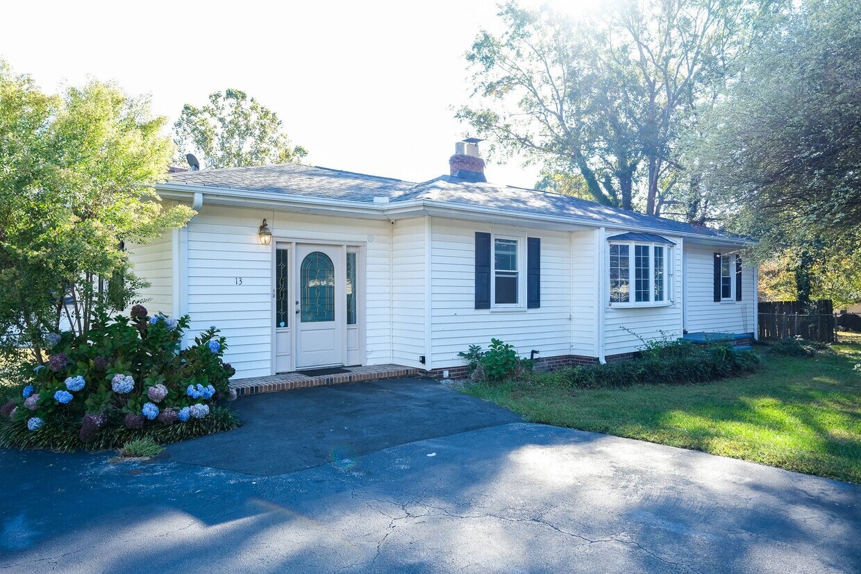Primary Photo - 3Bedroom/2Bath Greenville Home Available Now