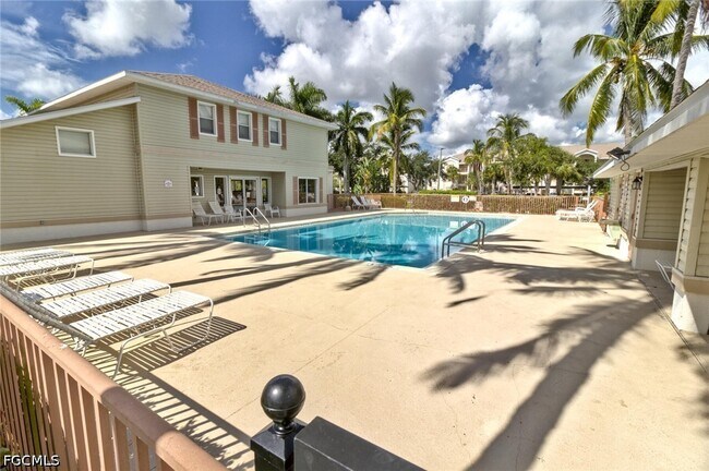 Foto del edificio - 1775 Four Mile Cove Pkwy